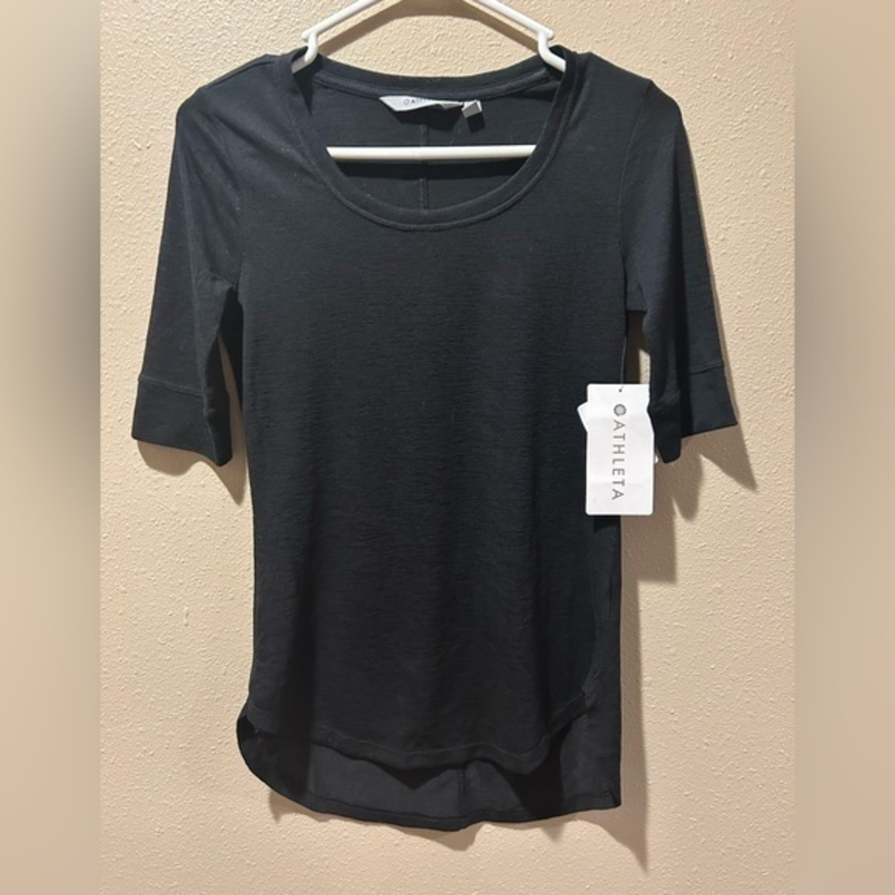 NWT Athleta Breezy‎ Tee
